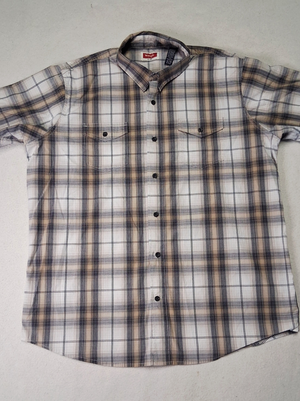Wrangler Men's White Beige and Black Plaid Button-Down Shirt